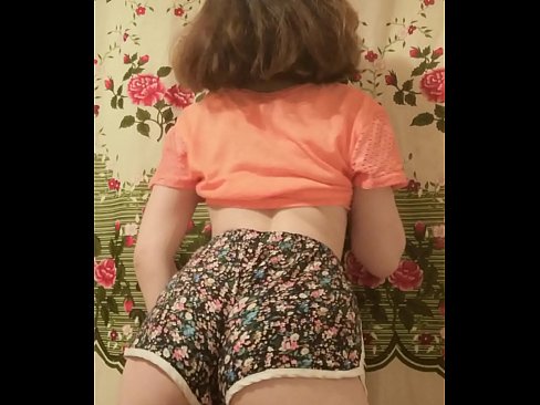 ❤️ Dhallaan yar oo sexy ah oo iska siibaysa surwaalka gaaban ee kamarada ️ annaga %so.techkoala.top